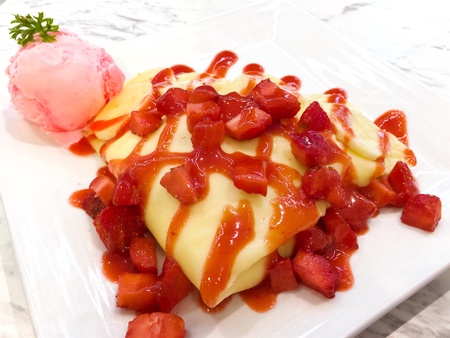 Crape, ice cream, strawberry.の素材