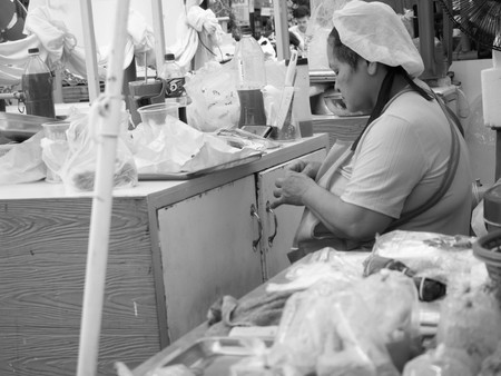 Market woman,Food vendor,Wang Lang Market,Bangkok,Thailandのeditorial素材