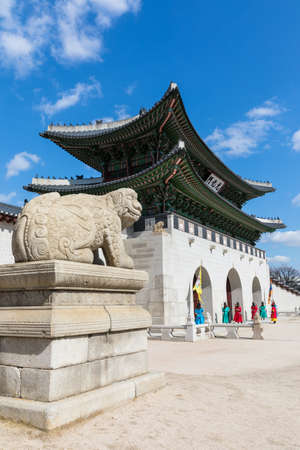 Gyeongbokgung Palace, Seoul, South Korea-February 27, 2020: Haetae statue and traditional costume guard in front of Gwanghwamunのeditorial素材