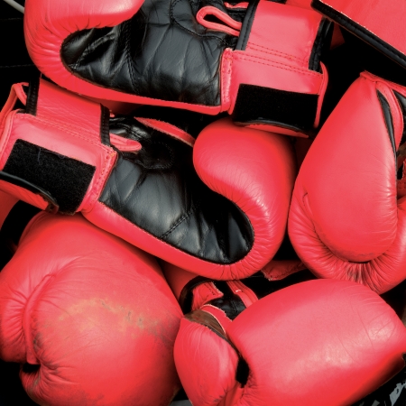 red boxing gloves ready for a good workoutの写真素材