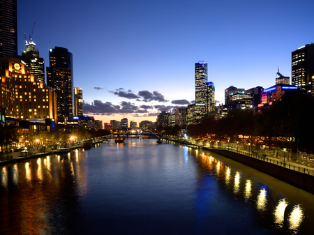melbourne reflected in the yarra river at duskの写真素材