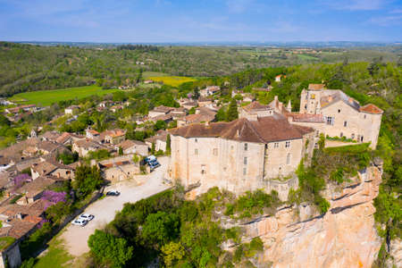 Aerial view of Castle of Bruniquel is a good example of early 12th century castle, Occitanie, France. The whole site has been classified as a historic monument and has recently been restored.のeditorial素材