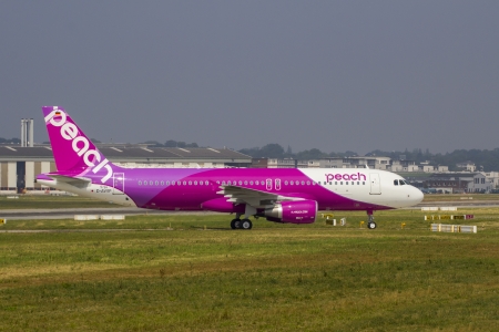 HAMBURG, GERMANY - JULY 25: A brand new Airbus A320 returns from a test flight to the Airbus Plant in Hamburg Finkenwerder on July 25, 2013 Peach Aviation is a Japanese Low cost airlineのeditorial素材