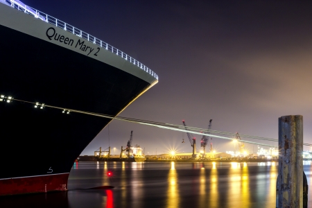 HAMBURG, GERMANY - SEPTEMBER 31: Cruise Ship Queen Mary 2 moored in the port of Hamburg at night on September 31, 2013 in Hamburg. のeditorial素材