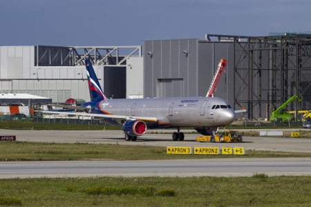 HAMBURG, GERMANY - SEPTEMBER 16, 2013: A Brand new Airbus A321 for Russian Airline Aeroflot being towed on the Airbus Plant in Hamburg Finkenwerder on SEPTEMBER 16, 2013. のeditorial素材