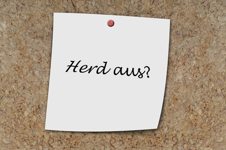 herd aus (German stove turned off) written on a memo pinned on cork boardの写真素材