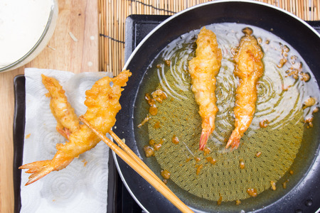 Chef putting frying shrimp Tempura to the plate / Cooking Tempura Udon conceptの写真素材