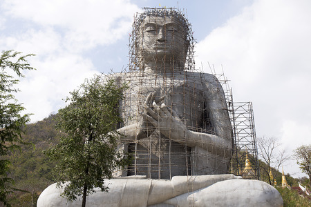 Big Buddha Statue Under Construction On the hillのeditorial素材