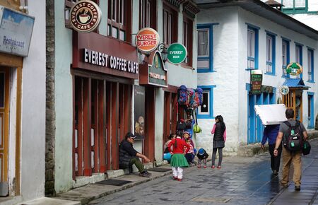 LUKLA, NEPAL - 20 SEPTEMBER 2017: Coffee Cafe at Market Street at Lukla Nepalのeditorial素材