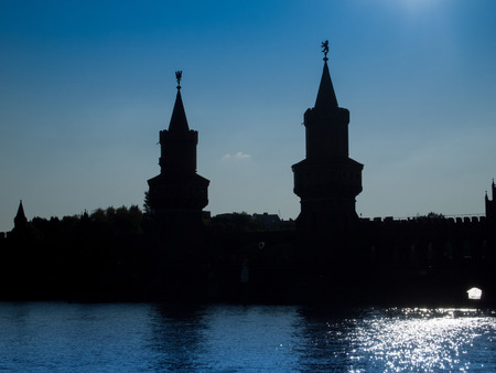 picture of the silhouette from the upper tree bridge at a sunny day in berlin