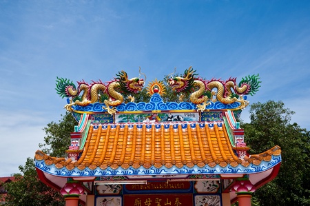 dragon statue on china temple roofの写真素材