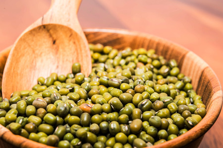 Green beans in wood bowlの写真素材
