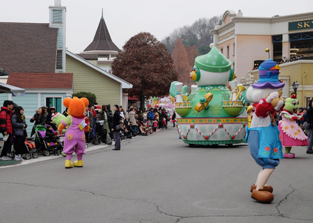 SEOUL - November 24: Dancers in colorful costumes take part in a street parade celebrating Samsung's Everland Theme Park on November 24, 2014 in Seoul, South Korea.のeditorial素材