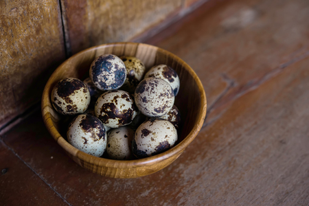 Quail eggs in wooden bowlの写真素材