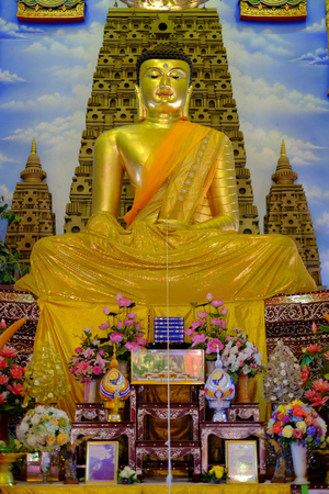 Golden buddha statue in thai templeの写真素材