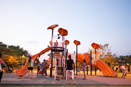 Chachangsao,Thailand :February 3, 2015 : Playgrounds in garden and family playing ,Somdet Garden Chachengsao,Thailandのeditorial素材