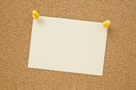 Blank notepad pinned on corkboard, close up の写真素材