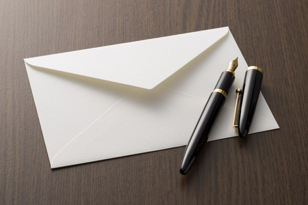 fountain pen and letter on tableの写真素材