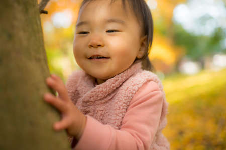 Kids playing in the autumn parkの写真素材