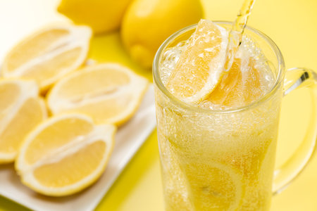 <p>Lemon sour with plenty of lemon</p>の写真素材