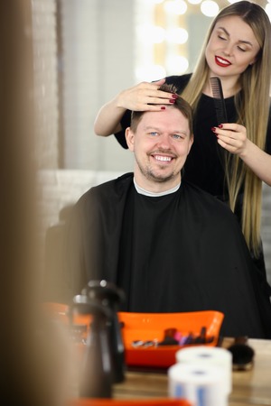 An attractive man came to hairdresser