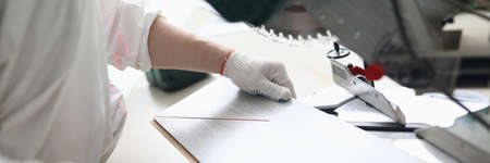 Electric saw measures laminate with laser.