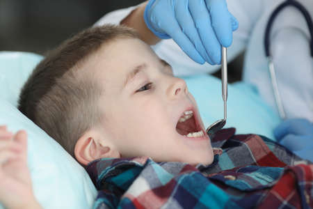 Pediatrician check kids health condition using special tool for mouthの写真素材