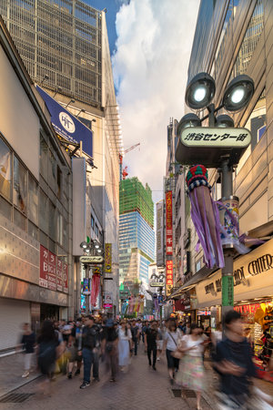 Summer blue sky on Shibuya Center Gai Street which literally means Shibuya Central District. The busiest street once intersected with Shibuya Station, it stretches for 350 meters and incorporates the adjacent streets of Bunkamura, Inokashira and Utagawa iのeditorial素材