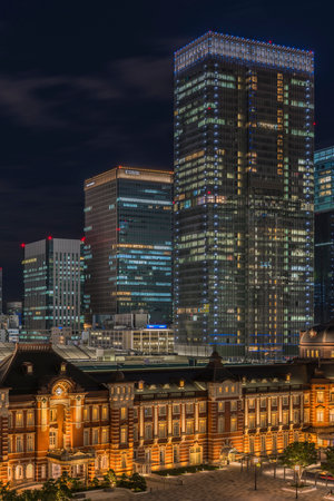 Marunouchi side of Tokyo railway station in Chiyoda City, Tokyo, Japan. The station is divided into Marunouchi and Yaesu sides in its directional signage.のeditorial素材