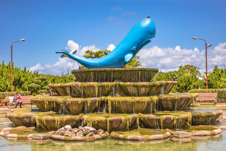 GINOWAN, JAPAN - September 16, 2018: Monument to the fountain in the shape of a whaleのeditorial素材