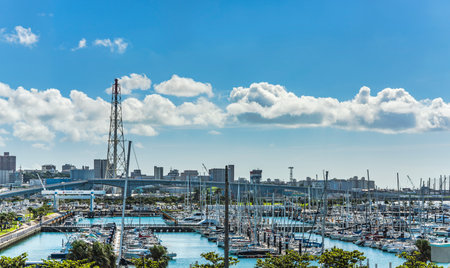 Foto de GINOWAN, JAPAN - September 16 2018: Leisure boats in the Ginowan harbor marina seen from Okinawa conversion center - Imagen libre de derechos