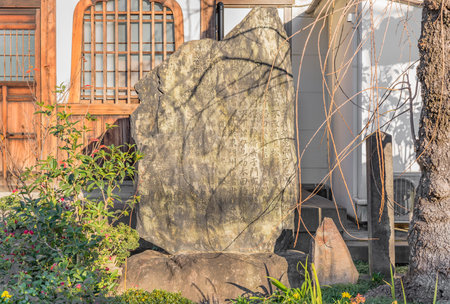 Stone monument in the seiunji zen temple of tokyo called Nippori Funatsunagimatsu which means the nippori sailor's pine which is at the location where a large pine served as a landmark for boats in the muromachi era.のeditorial素材