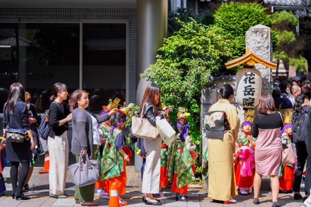 tokyo, japan - april 06 2019: Japanese children accompanied by their mother wearing a traditional kimono of Tendochigo meaning heavenly child during the nerigyoretsu procession at Kagakuin temple.のeditorial素材