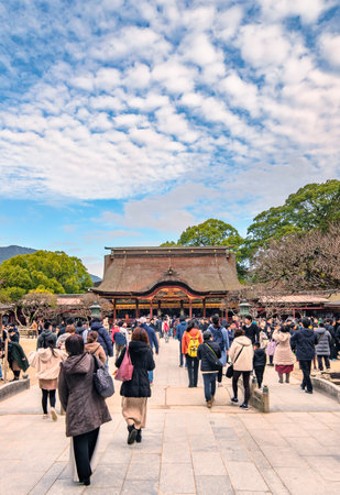 kyushu, fukuoka - december 07 2019: Tourists crowd on the sacred sandÅ path leading to the shintoist main hall called honden or shinden in the Japanese Dazaifu shrine of Saifu.のeditorial素材
