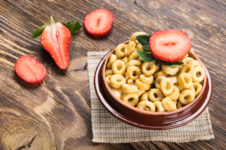 Corn rings with strawberries in a dish on the tableの写真素材