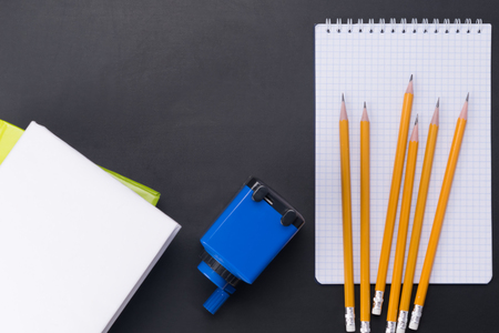 The concept of school kontselerii lies on a dark background of the table, top viewの写真素材