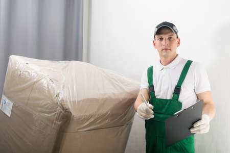 the courier asks to sign the delivery documentsの写真素材