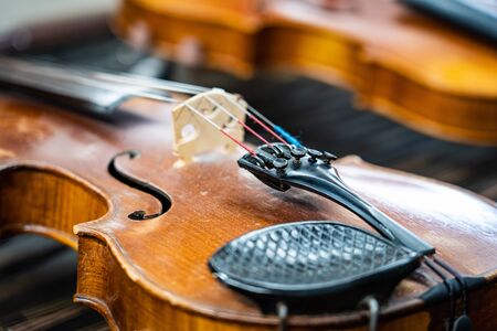Antique violin and violin bow lying on dulcimer. Close up a violin instrument and cymbal before a concert. Music concept backgroundの写真素材