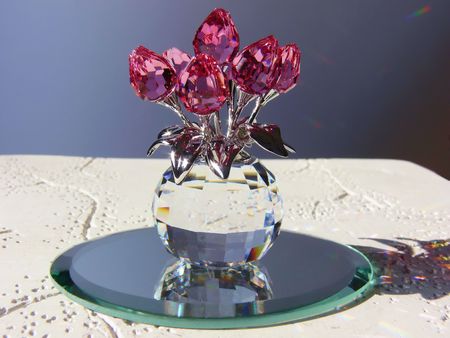 Crystal flower  60559.	An beautiful cristal ball with red tulips on in sunshine with the colorful	sparkle all around. 	の写真素材