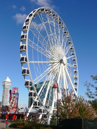 A very big ferry wheel in Niagara Falls under bright blue sky のeditorial素材