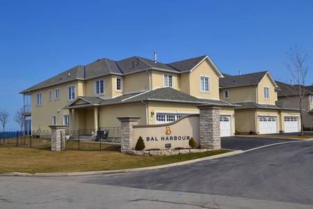 A row of new modern big houses on the lake Ontario in a separatesuburb, in beautiful sunshine in early spring のeditorial素材
