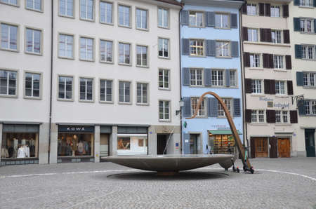 Zurich is a city in northeastern Switzerland, located on the shores of Lake Zurich near its northwestern edge. The city stretches between two wooded ridges of hills.の写真素材
