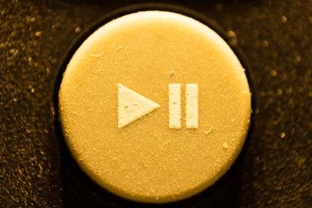 Button play rubber from the remote control.