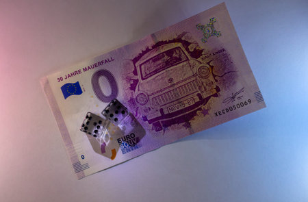 Thirty Years Of The Fall: Euro Commemorative Banknote With Dice And Vintage Carのeditorial素材