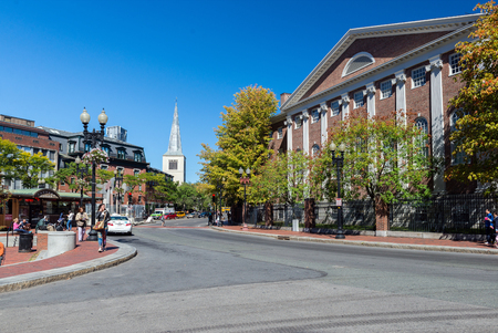 BOSTON, MASSACHUSETTS - SEPTEMBER 23, 2013: street view of Harvard square in Cambridge, MAのeditorial素材
