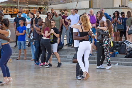 PARIS, FRANCE - JUNE 24, 2017: Unknown young people dancing on the Place de Trocadero near Palais de Chaillot in Paris.のeditorial素材