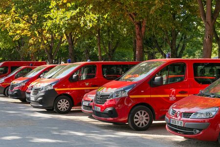 PARIS, FRANCE - JUNE 23, 2017: Red cars of the Fire and Rescue Service on the parking in center of Paris.のeditorial素材