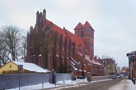 Winter view of the gothic Church of the Holy Apostles Jakub and Filip in Torun. It is the former parish church of the New Town. The temple was built from 1309 to the fifteenth century.のeditorial素材