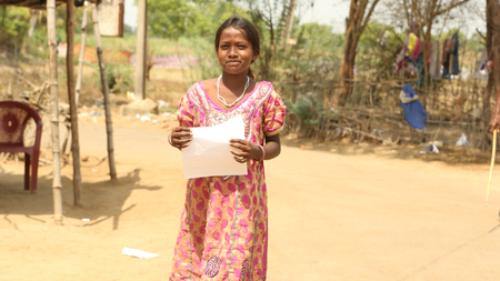 Nannilam, India - 11 May 2016: Unidentified Happy Indian rural school girl at their Village at Indiaのeditorial素材