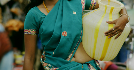 A woman carrying water pots in South Indiaの写真素材
